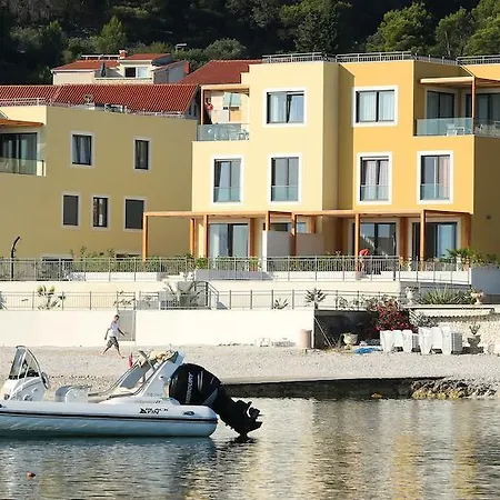 Acadia Beach Villas * Слатине