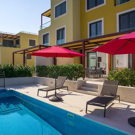 Вилла Acadia Beach Villas Слатине