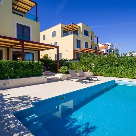 Acadia Beach Villas * Слатине