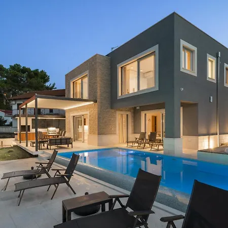 Вилла Acadia Beach Villas Слатине