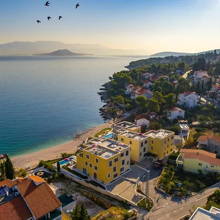 Вилла Acadia Beach Villas Слатине